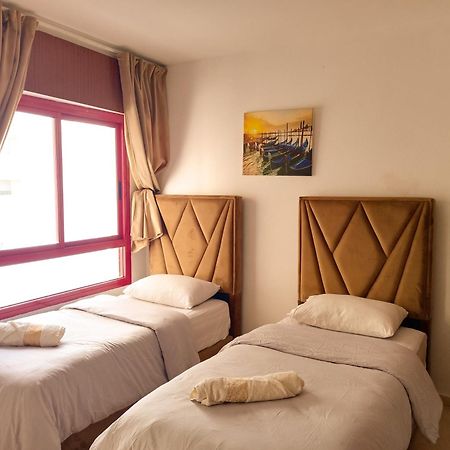 Appartement A Malabata En Face Centre Commercial Megarama & La Gare De Tgv M2 Tangier Exterior photo