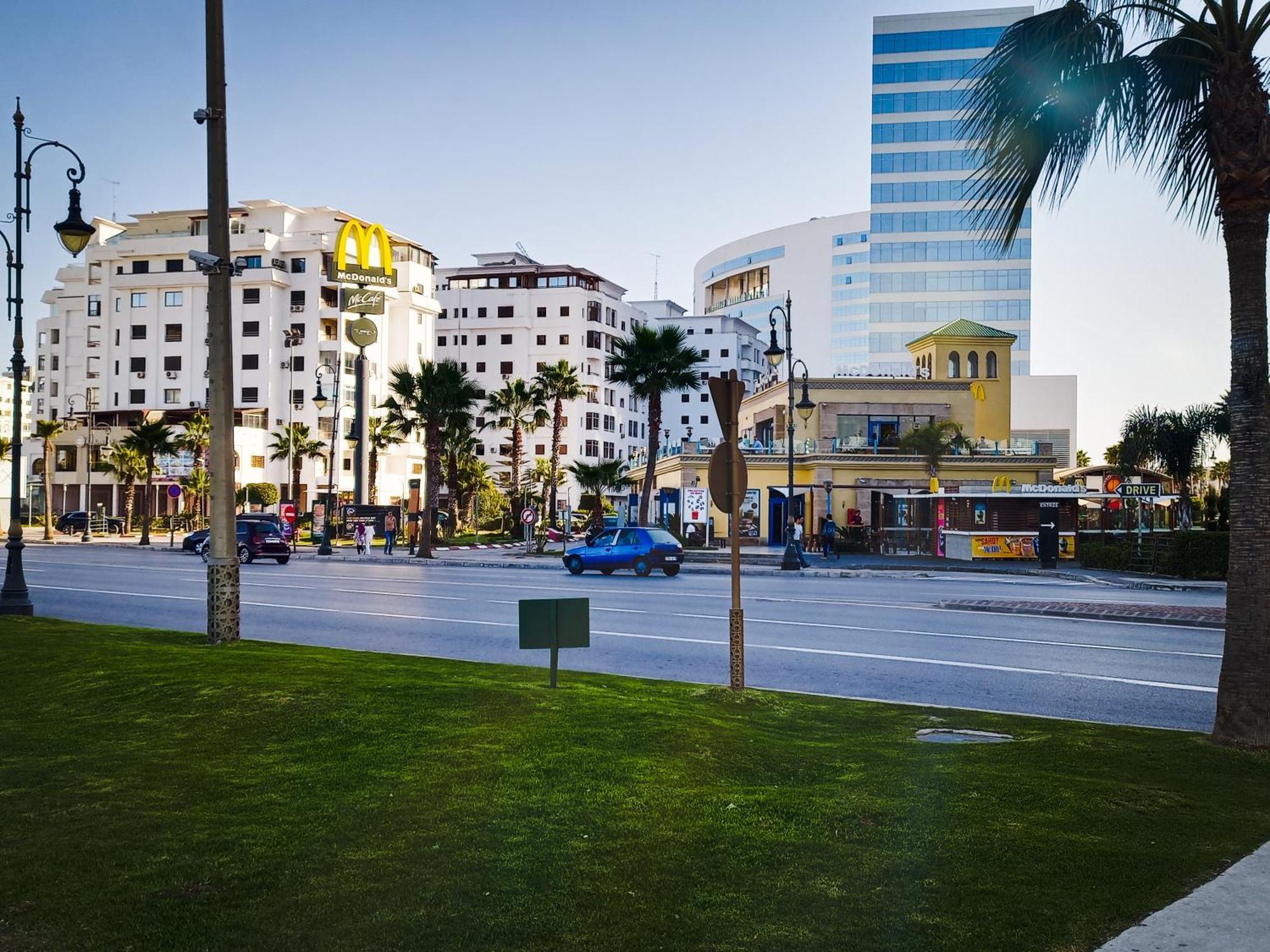 Appartement A Malabata En Face Centre Commercial Megarama & La Gare De Tgv M2 Tangier Exterior photo