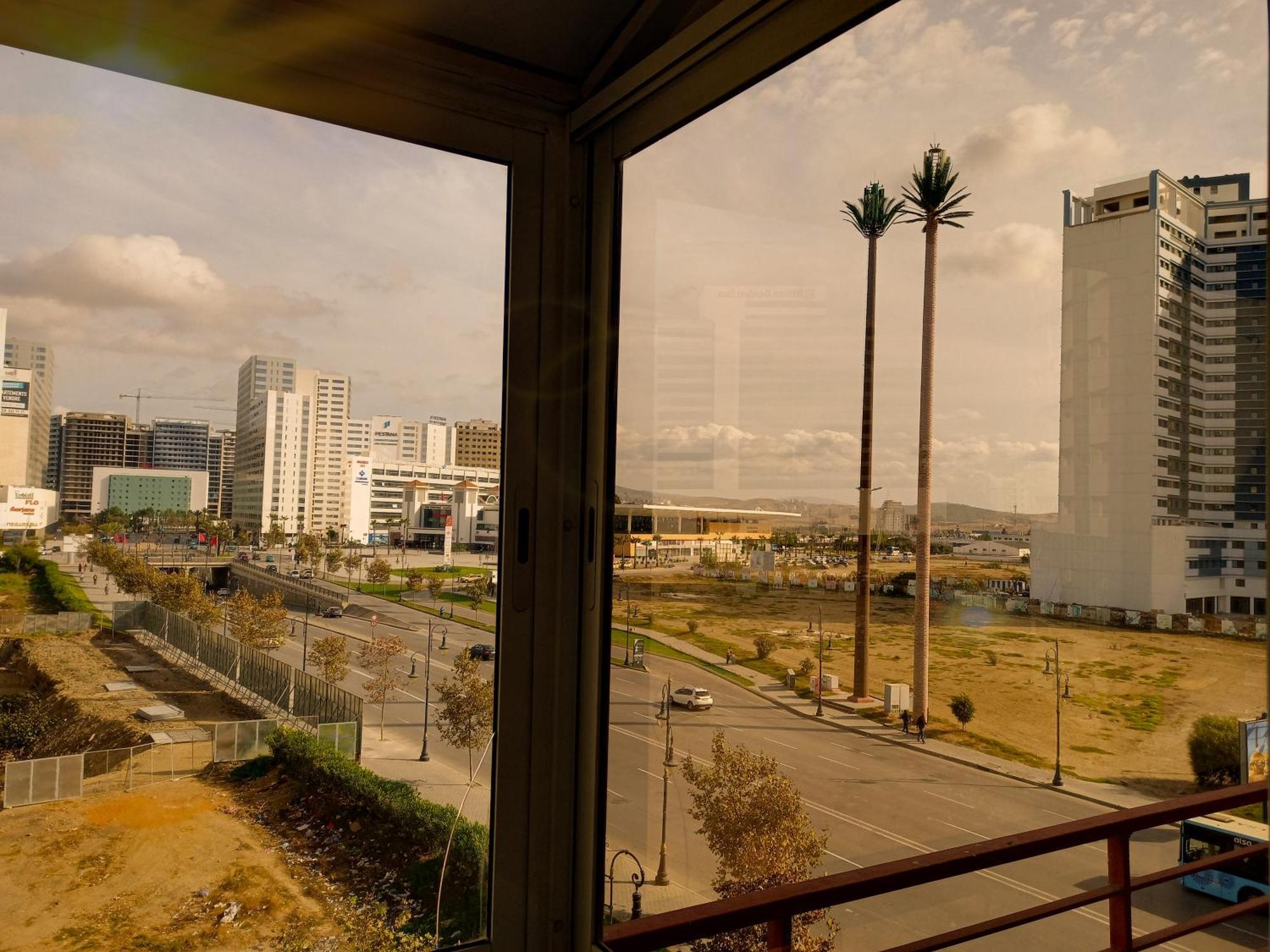 Appartement A Malabata En Face Centre Commercial Megarama & La Gare De Tgv M2 Tangier Exterior photo
